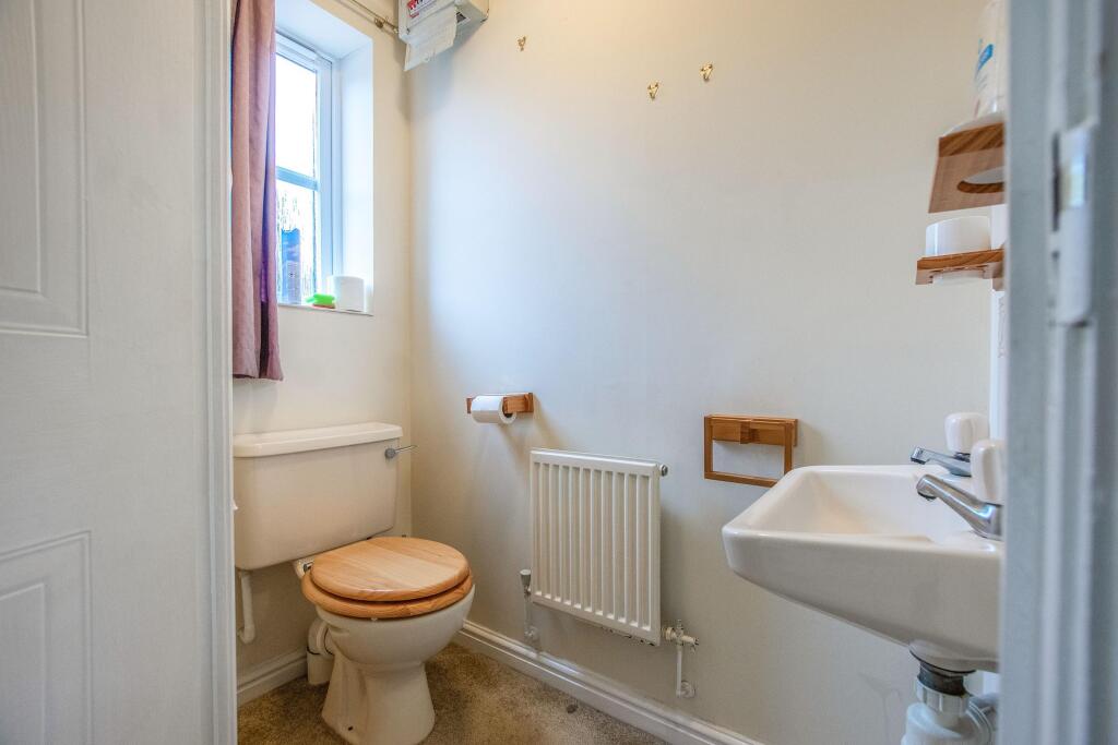 Cloakroom/wc