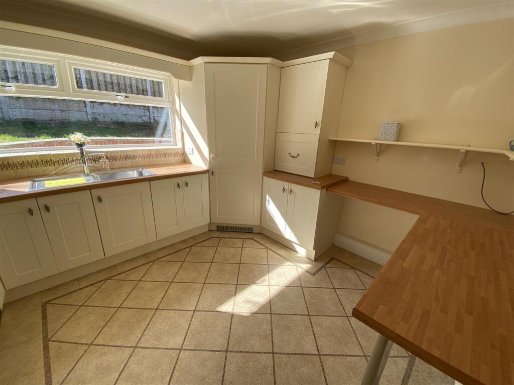Kitchen: