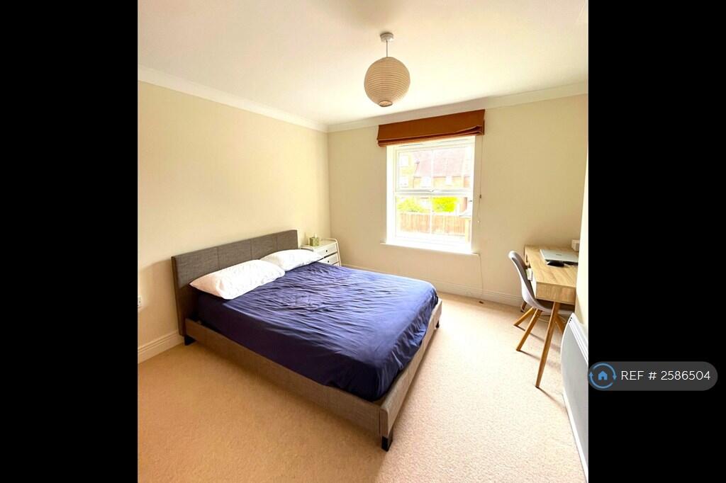 Bedroom 2 / Study