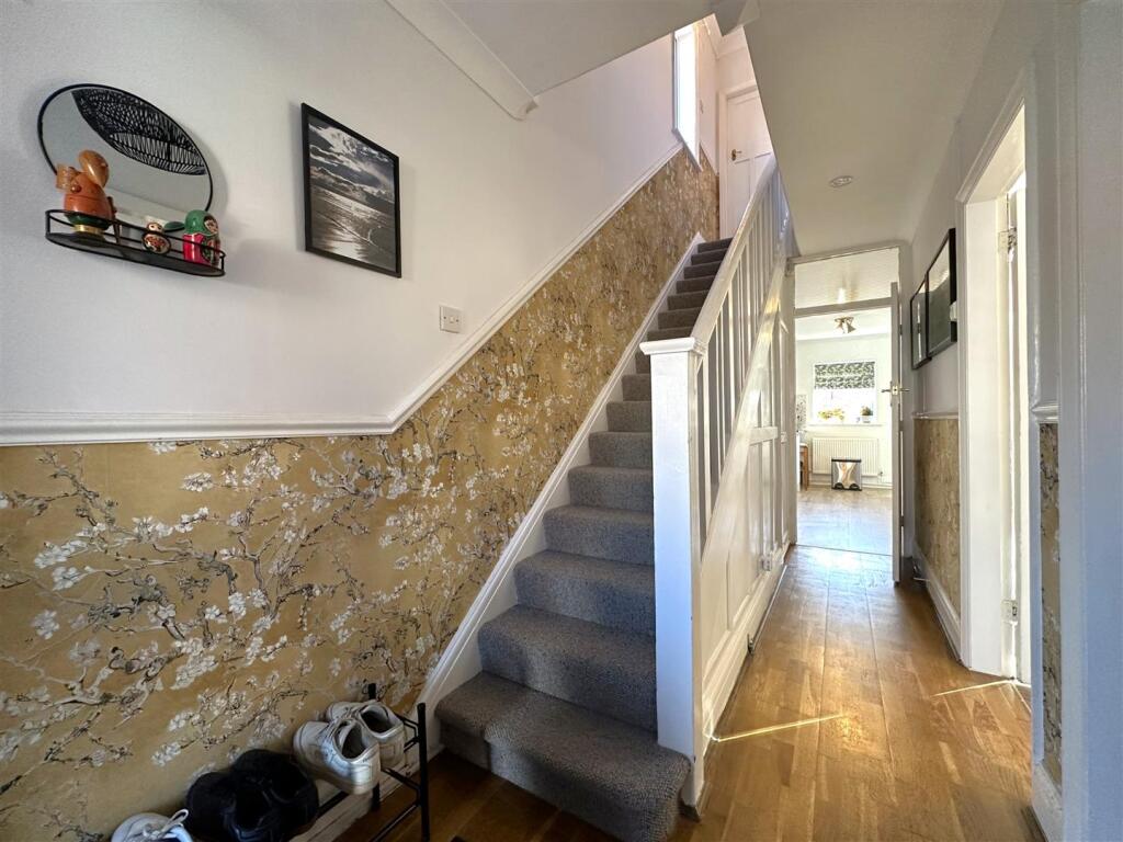 Inviting Entrance Hall 368