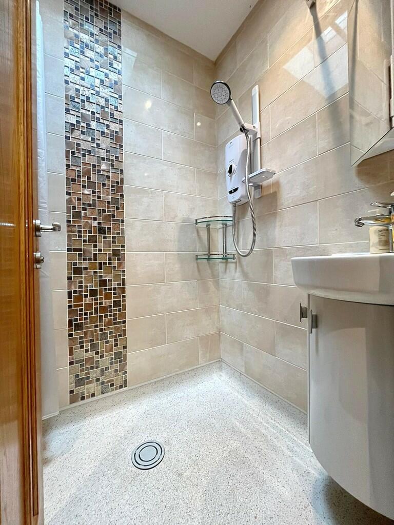 Wet room shower