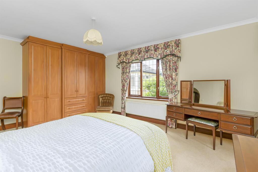 Home Close, Broadwell (27).jpg