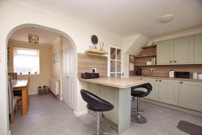 Kitchen/ Breakfast Room