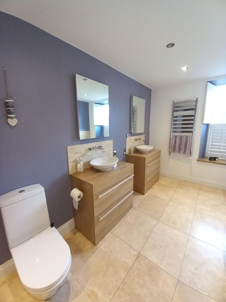 BATH/SHOWER ROOM 