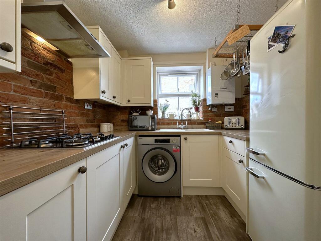 Contemporary Kitchen Aspect Two 552