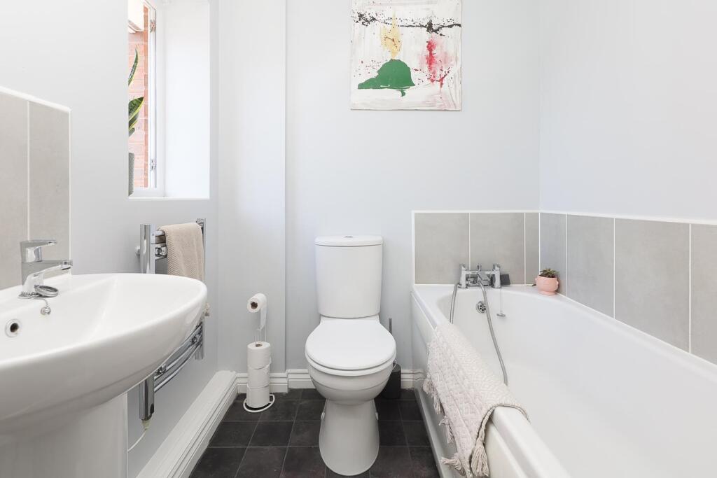 11 Yorkswood Rd bathroom.jpg
