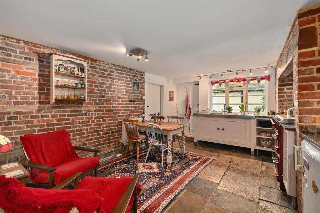 11 Hill Street TN34 (27).jpg