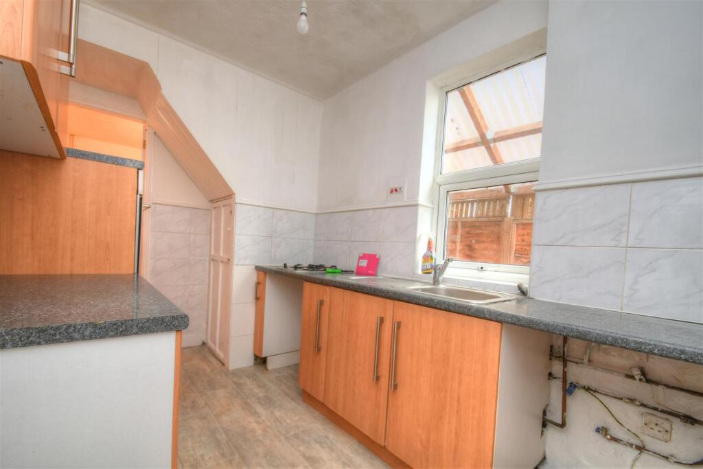 Kitchen 2.jpg