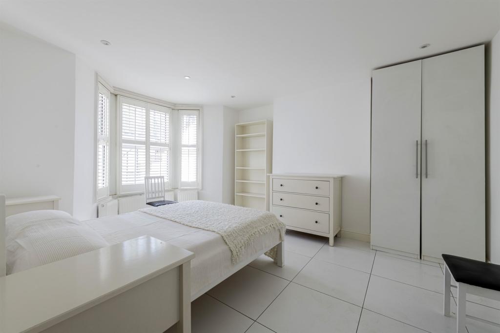 Bedroom+