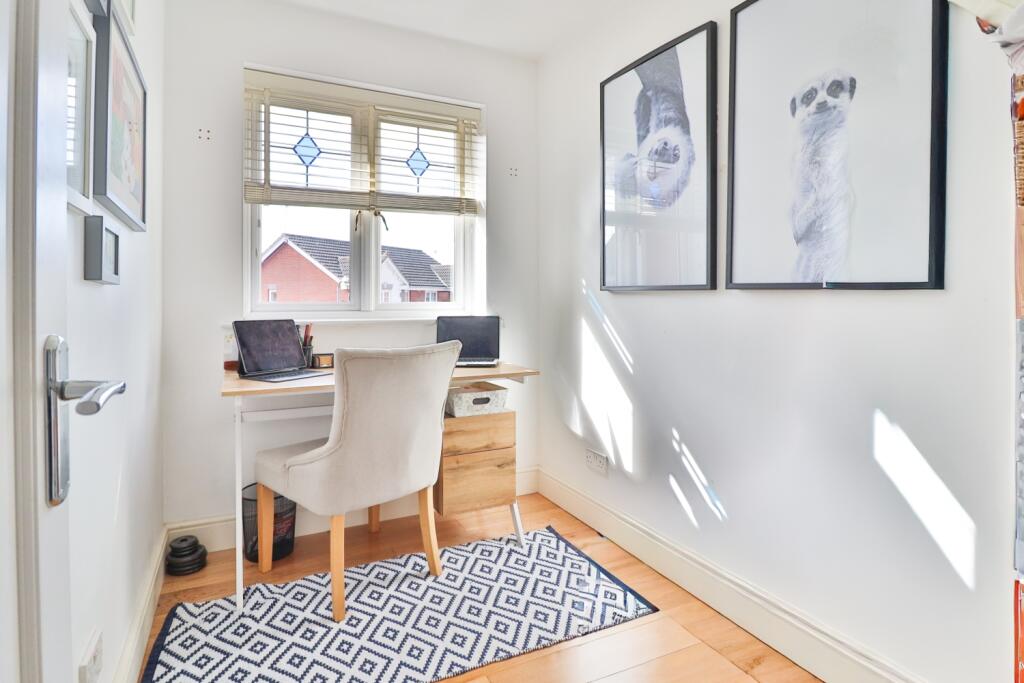 Front facing single bedroom