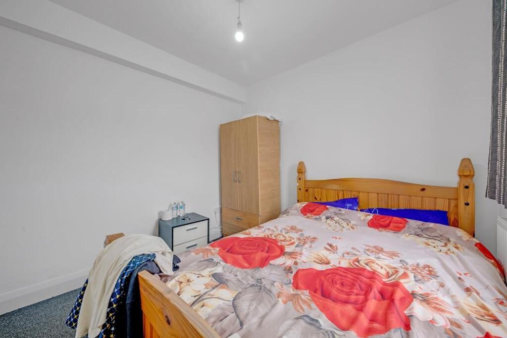 03-thumb1b4082105-JJ-RXS-Collier Row Rd-11.jpg