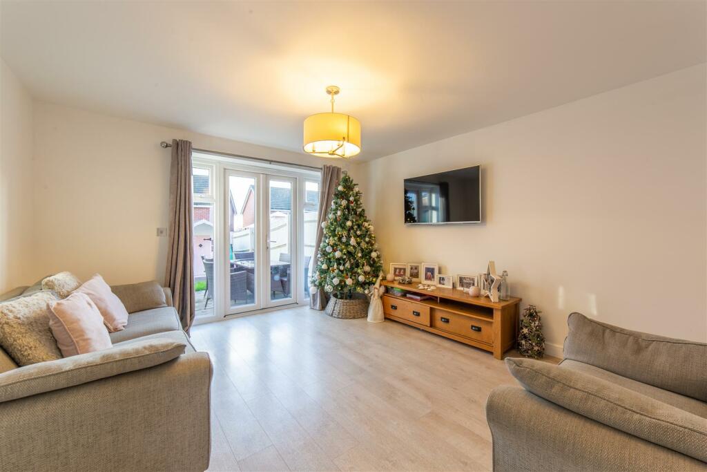 209 Cwrt Celyn-12.jpg