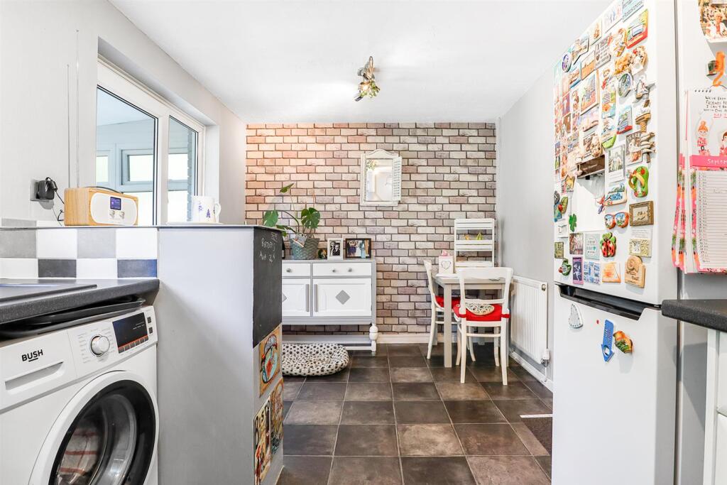 Kitchen/ Dining Room