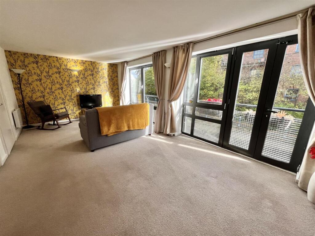 Open Plan Lounge/Diner