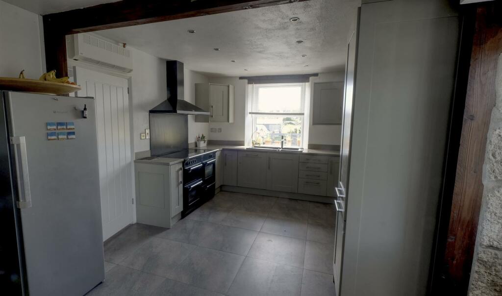Kitchen/dining Room
