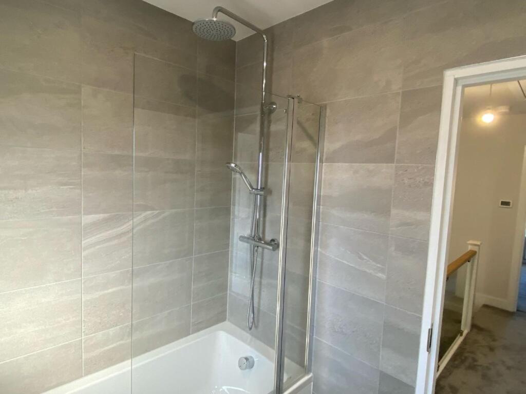 Bathroom 2.jpg