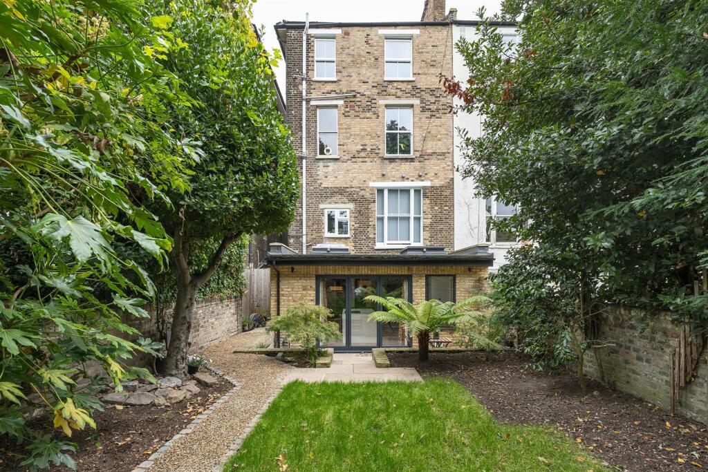 Navarino Road E8