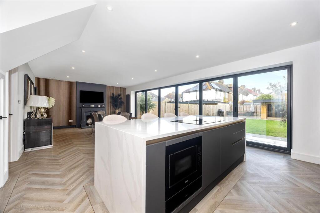 Brighton Road, 269-015.jpg