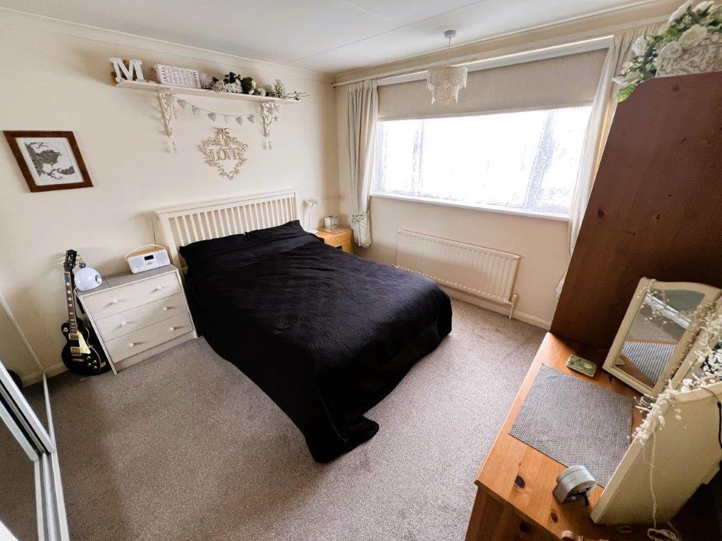 bed 1.jpg