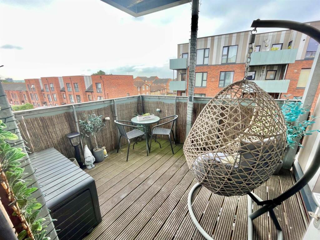 18 Lewis House Balcony.jpg