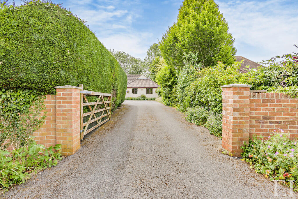 8652915-exteriorW...