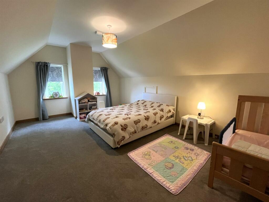 BEDROOM 4