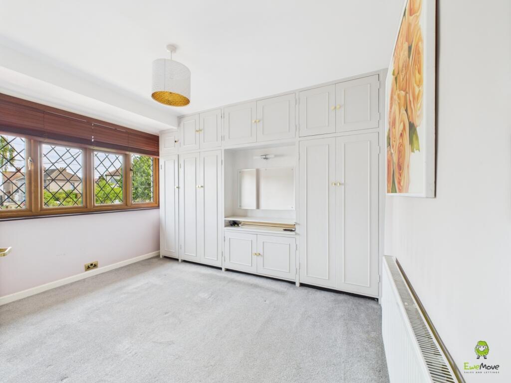 CAM03779G0-PR0271-STILL004