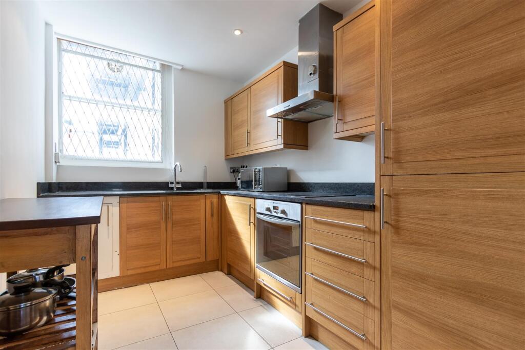 kitchen (1 of 1).jpg