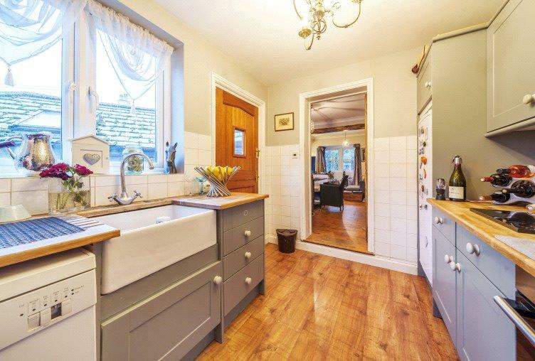 kitchen pic 3.jpg