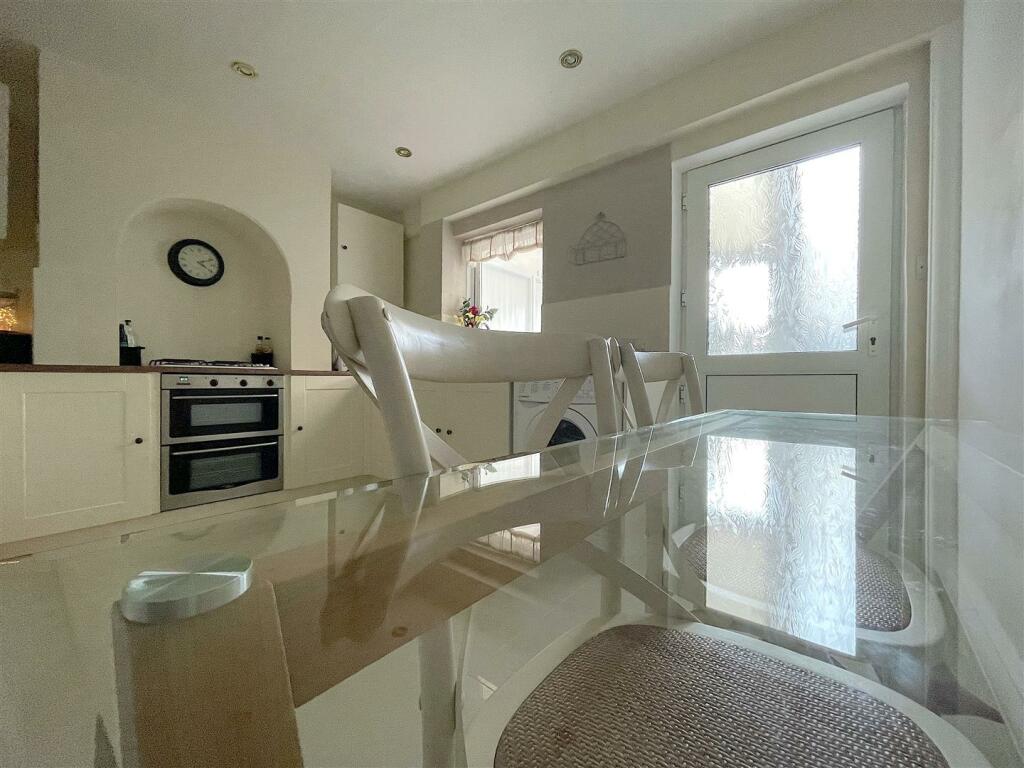 Kitchen:Dining Room (4).jpeg