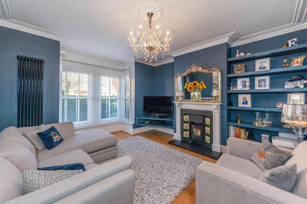 KITCHEN DINER AND LOUNGE