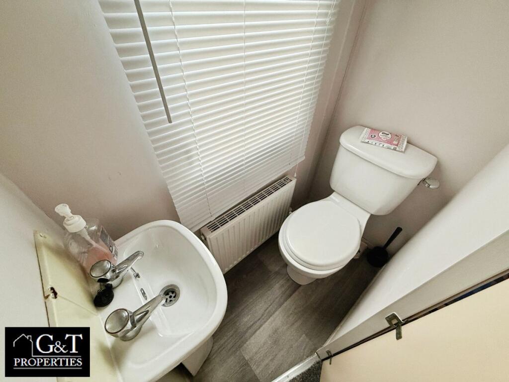 MASTER BEDROOM ENSUITE