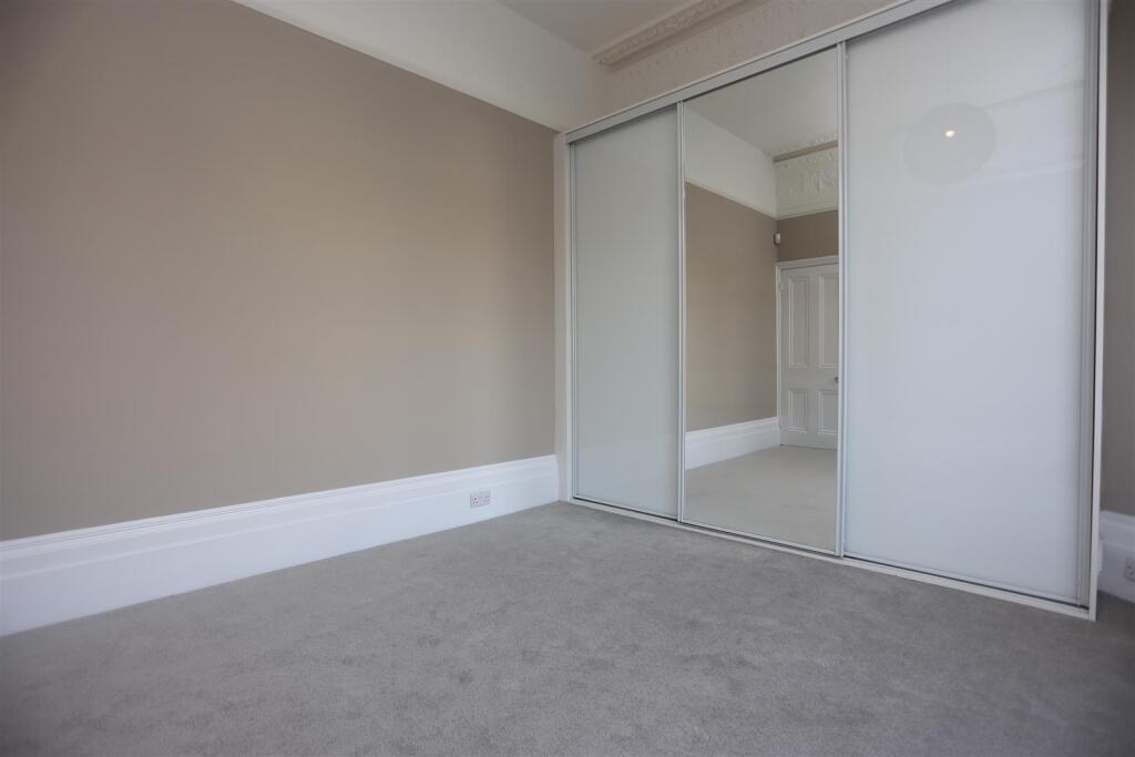 2, 56 Wilbury Road Bedroom 1 NEW (1).JPG