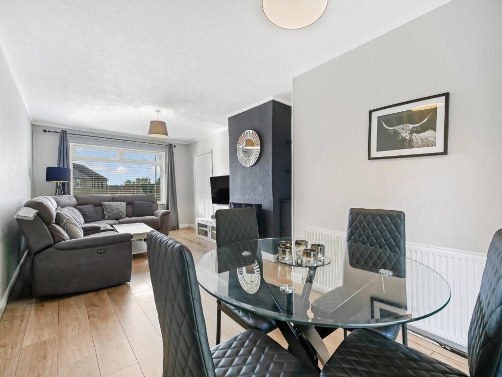 Lounge/Dining