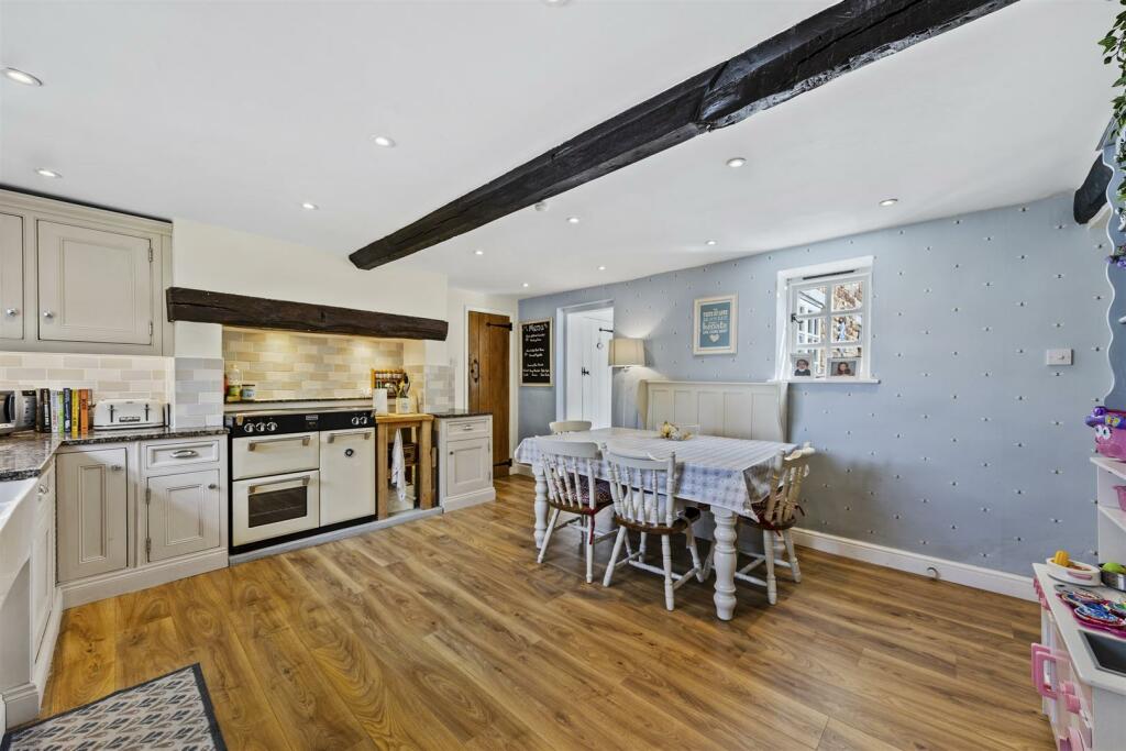 BumbleCottageWeb07.jpg