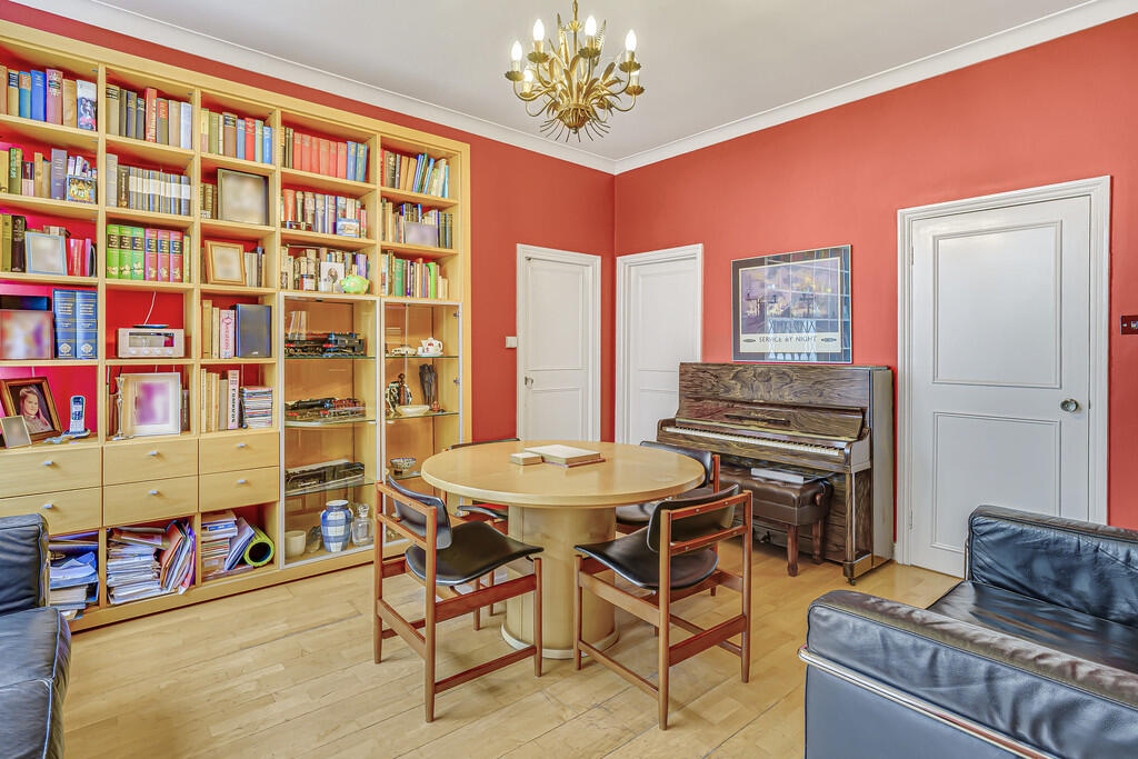 Queen'sGateMews29...