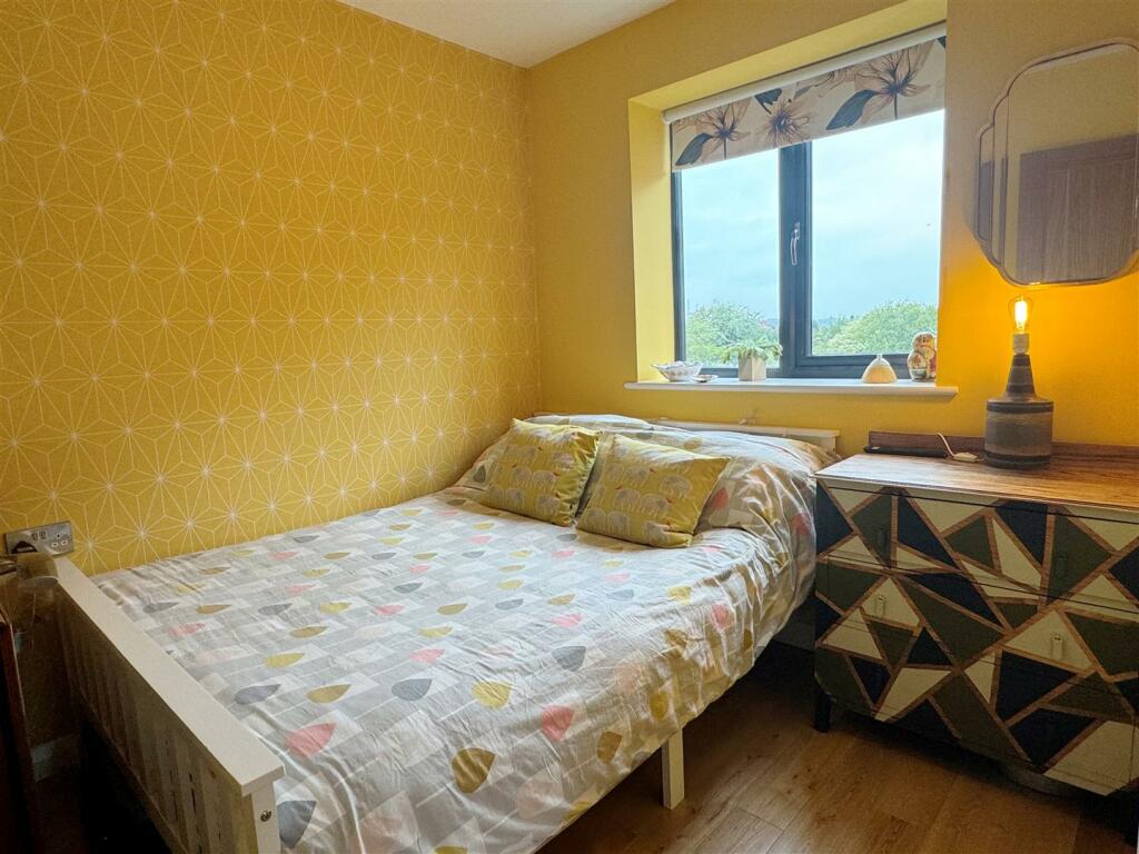 Bed 3.JPG