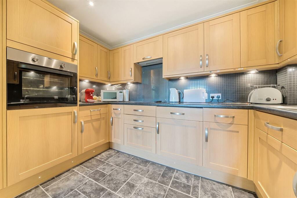 Kitchen (2).jpg