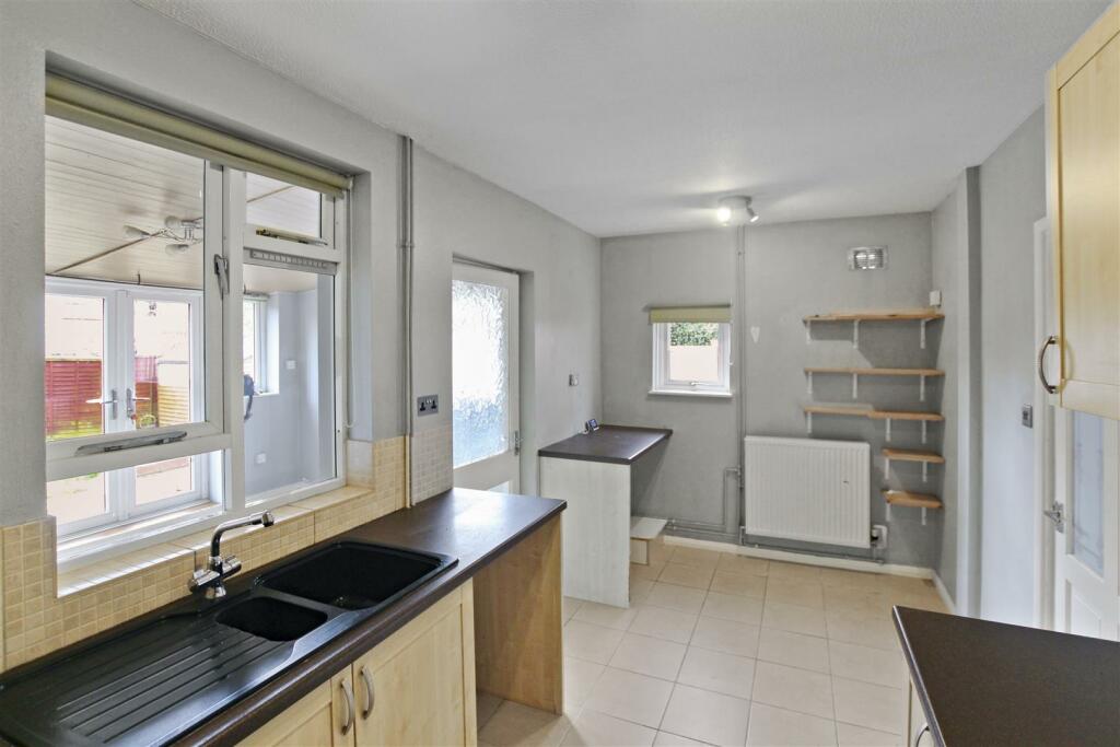 Laburnum Crescent  (8).jpeg