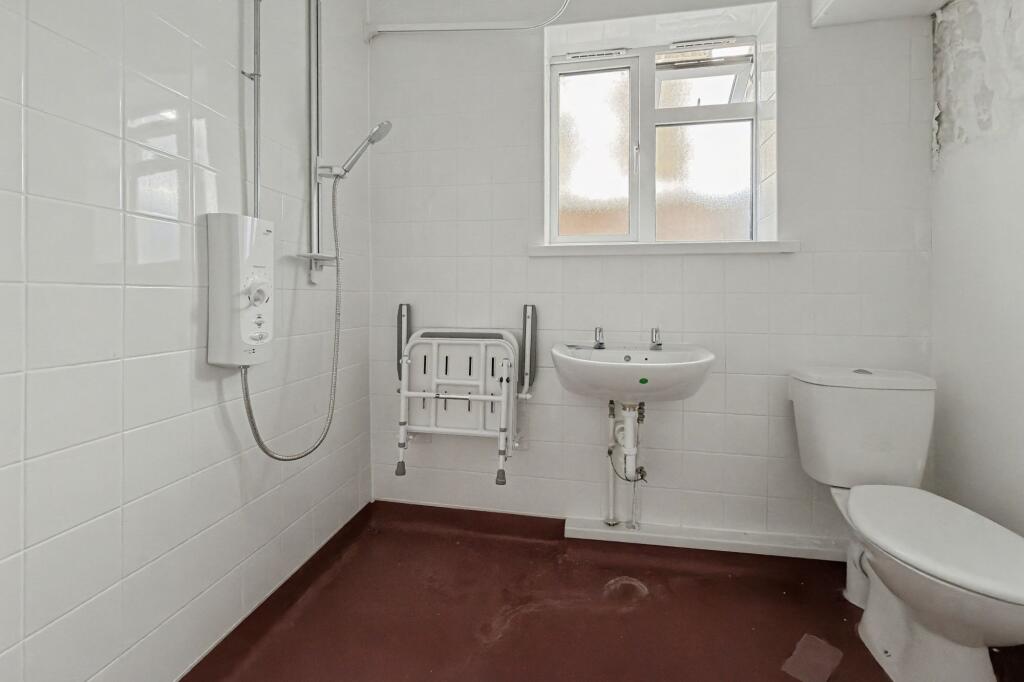 Ground Floor Flat, 18 Bingley Road, London, E16 3JR