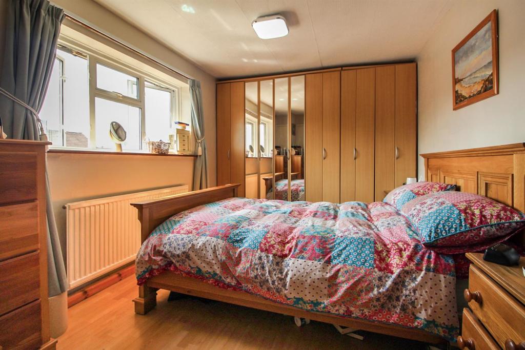 BED 1.jpg