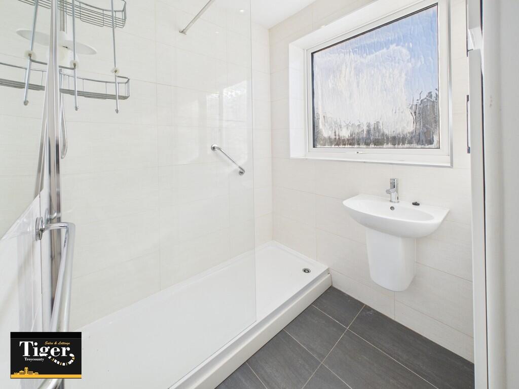 CAM02176G0-PR0768...