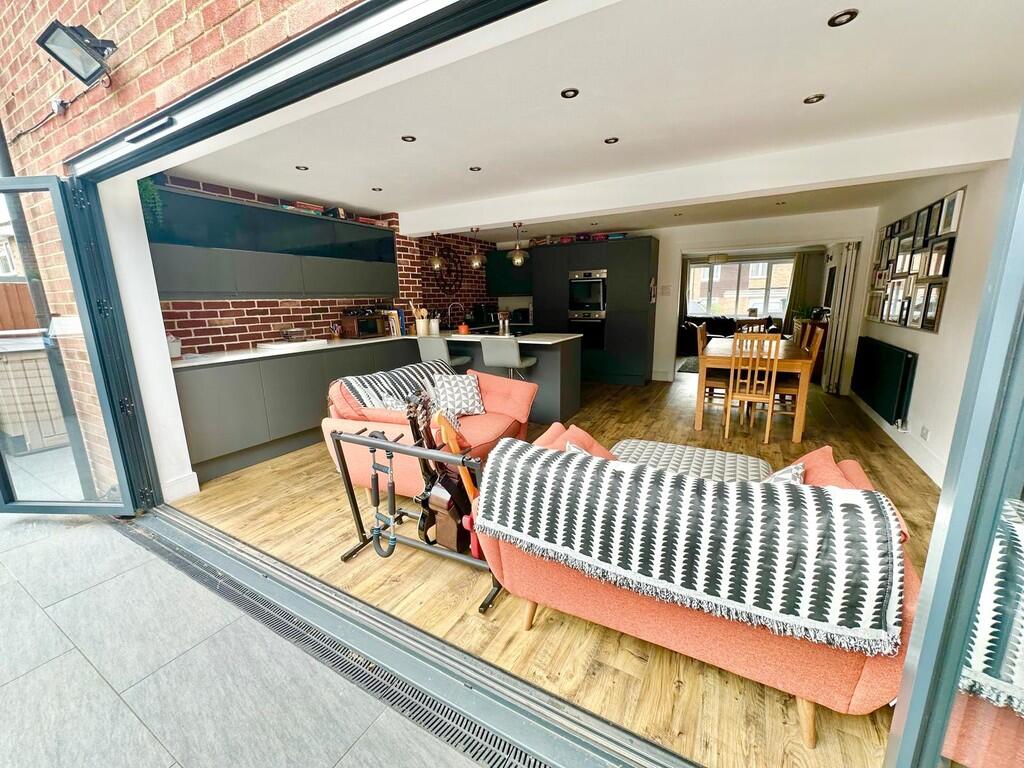 IMG-20250821-WA00...