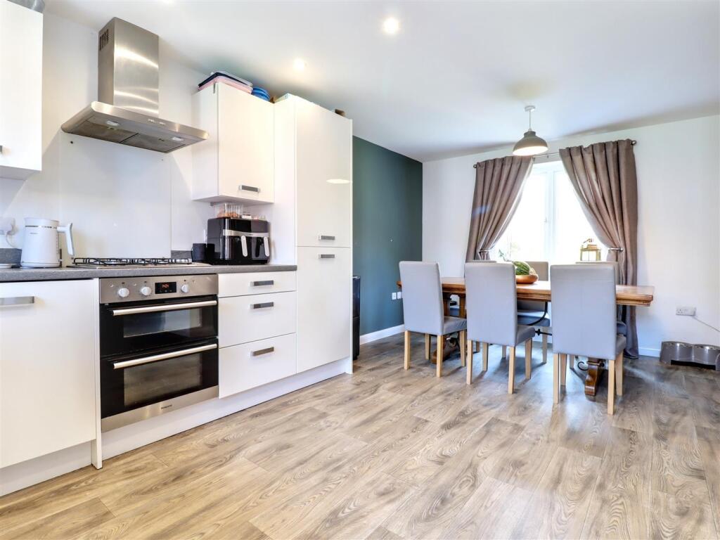 kitchen/dining room