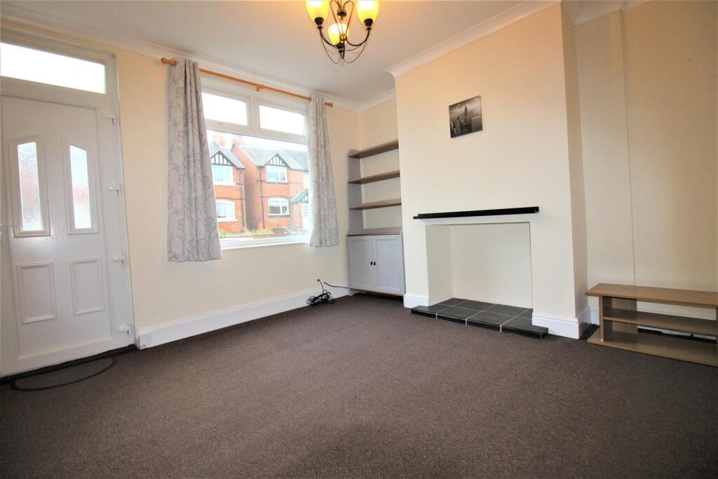 9 - Living room 2.jpg