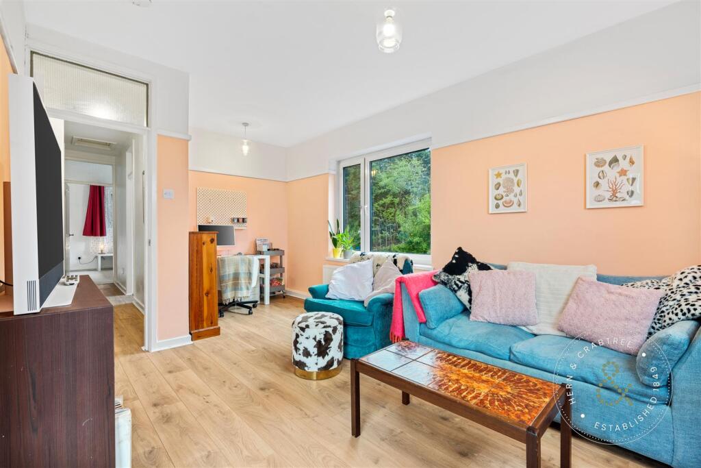 Linnet Close, Hern Crabtree (19).jpg