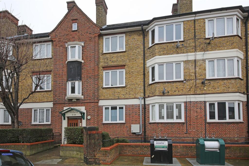 22 Robertson House external.jpg