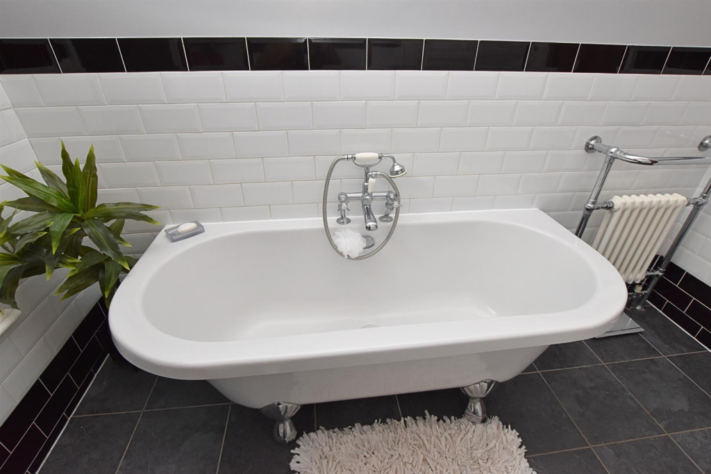 FREE STANDING BATH