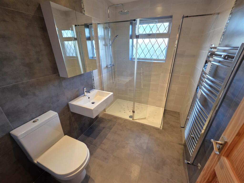 SHOWER ROOM