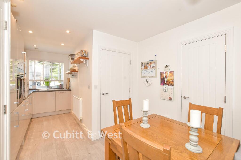 Lounge/ Kitchen